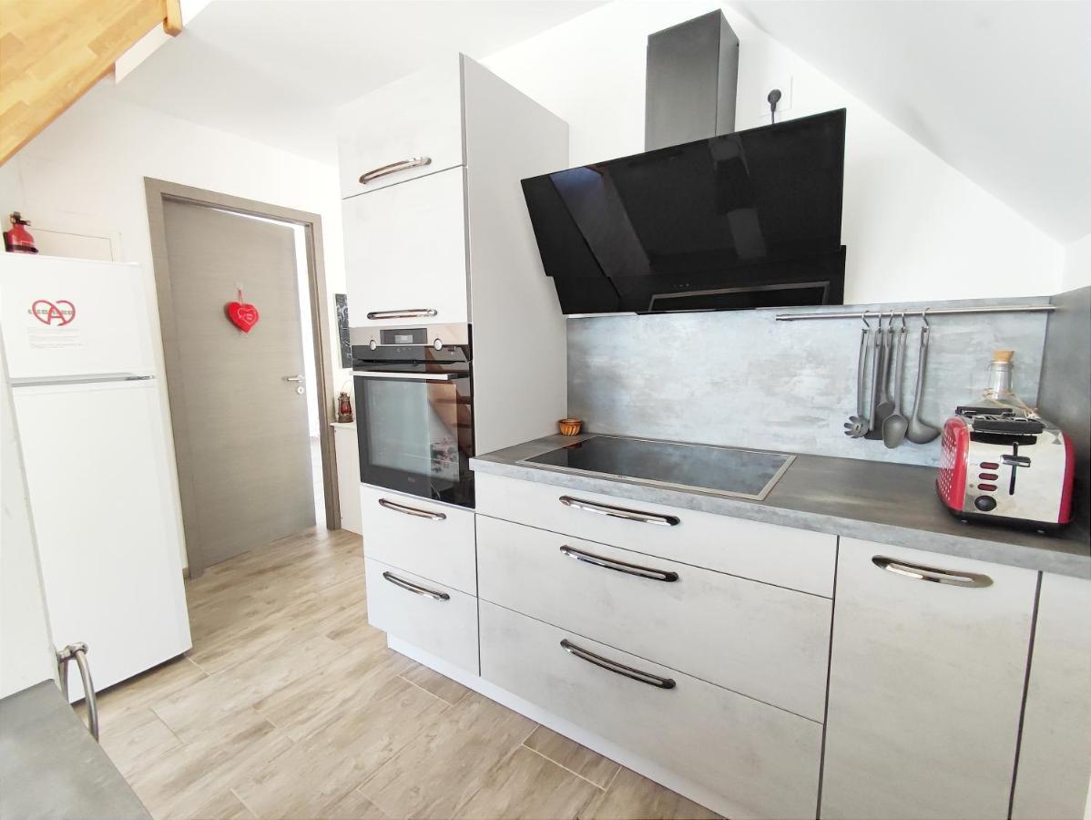 הוילה Reichsfeld Janea Deep Red House מראה חיצוני תמונה